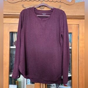 Athleta Uptempo top ling sleeve thumb holes